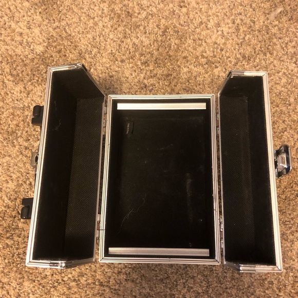 Maybelline makeup box. Used in good condition. - Picture 3 of 4